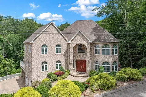 131 Ridgeway Dr, Agawam, MA 01030
