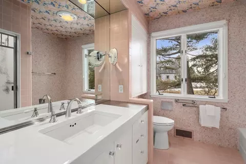 Bath - 474 Salisbury St, Worcester, MA 01609 photo 1 of 4