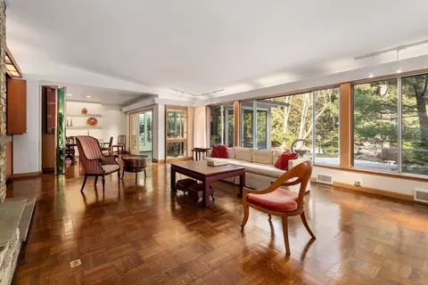 Living - 474 Salisbury St, Worcester, MA 01609 photo 2 of 4