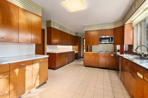 Kitchen - 474 Salisbury St, Worcester, MA 01609 photo 2 of 4