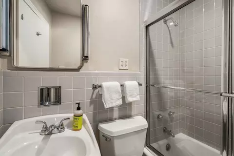Bath - 474 Salisbury St, Worcester, MA 01609 photo 3 of 4