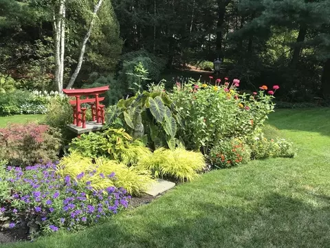 Exterior - 474 Salisbury St, Worcester, MA 01609 photo 5 of 6