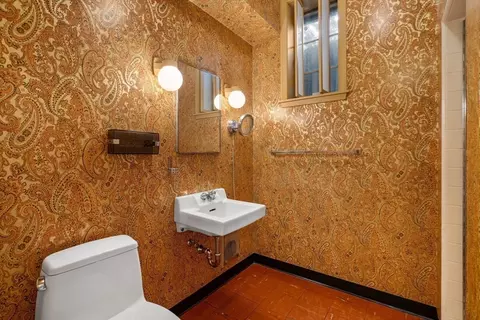 Bath - 474 Salisbury St, Worcester, MA 01609 photo 4 of 4