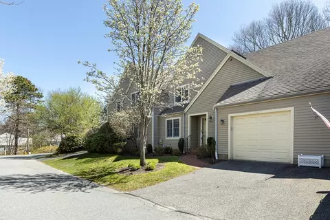 4 Bishops Park #4, Mashpee, MA 02649
