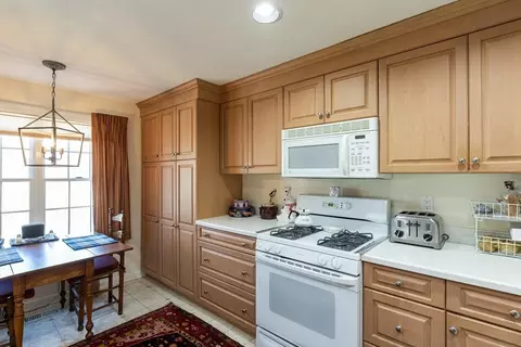 Kitchen - 4 Bishops Park #4, Mashpee, MA 02649 photo 3 of 4