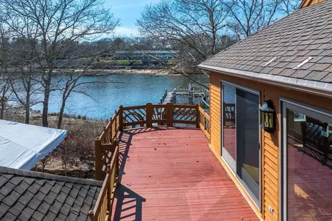 123 Green Pond Rd, Falmouth, MA 02536