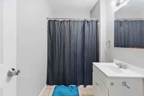 Bath - 15 Rutledge Ave, Springfield, MA 01105 photo 2 of 2