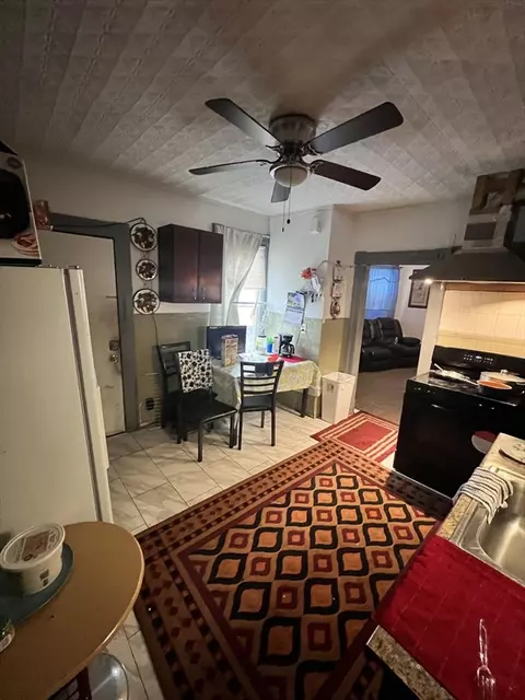 61-63 Hall St, Springfield, MA 01108 photo 9