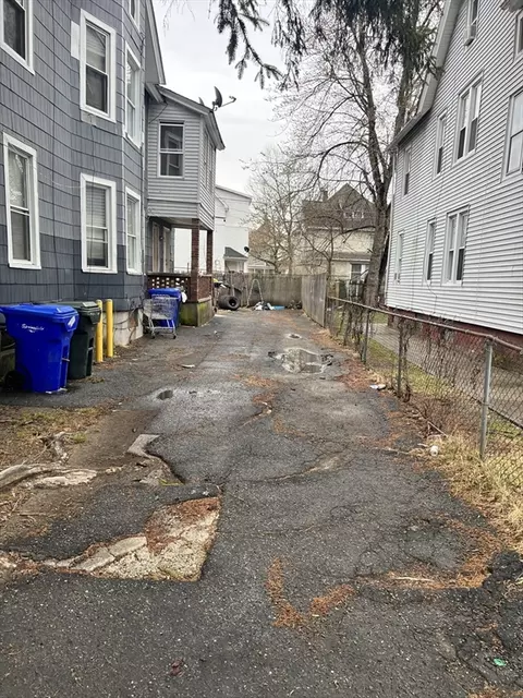 61-63 Hall St, Springfield, MA 01108 photo 4