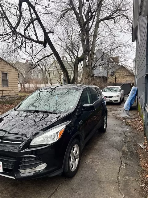 61-63 Hall St, Springfield, MA 01108 photo 3