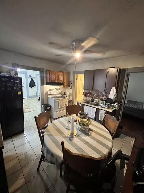61-63 Hall St, Springfield, MA 01108 photo 17
