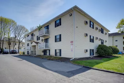 15 Houghton St #8, Worcester, MA 01604