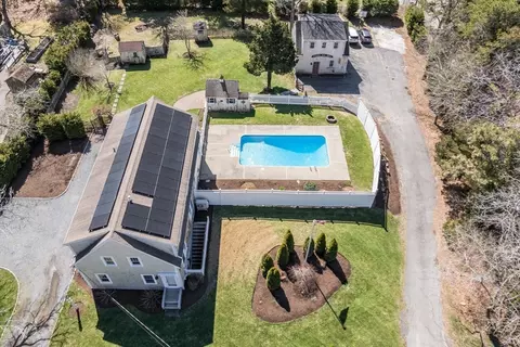 33 Queen Anne Rd, Harwich, MA 02645