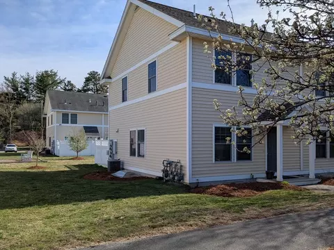 6 Bates St #C, Devens, MA 01434