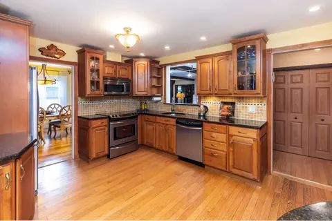 19 Tedesco St, Marblehead, MA 01945 photo 4
