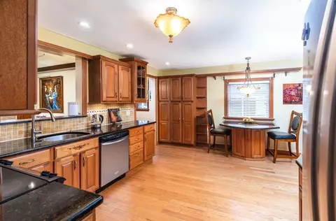 19 Tedesco St, Marblehead, MA 01945 photo 5