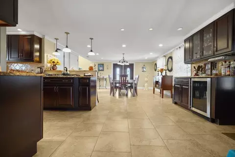 466 Dickinson St, Fall River, MA 02721 photo 9
