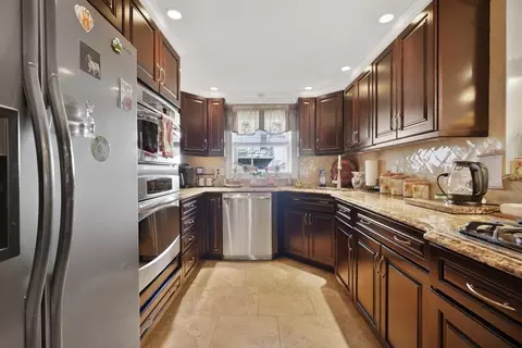 466 Dickinson St, Fall River, MA 02721 photo 15