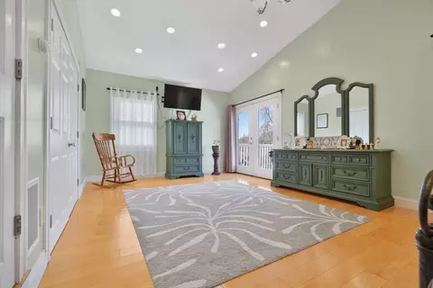 466 Dickinson St, Fall River, MA 02721 photo 22