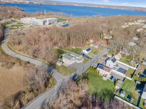 466 Dickinson St, Fall River, MA 02721 photo 5