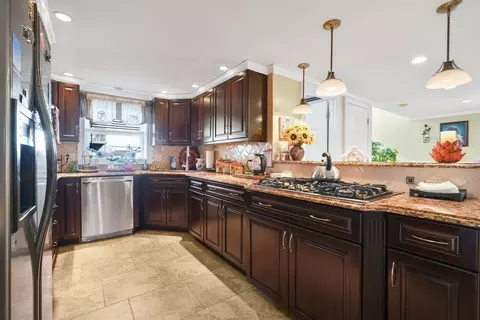 466 Dickinson St, Fall River, MA 02721 photo 14