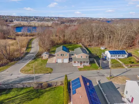 466 Dickinson St, Fall River, MA 02721 photo 2