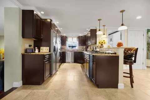 466 Dickinson St, Fall River, MA 02721 photo 13