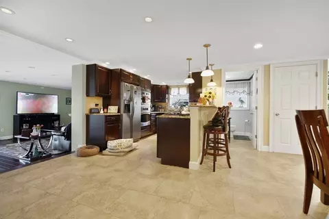 466 Dickinson St, Fall River, MA 02721 photo 11