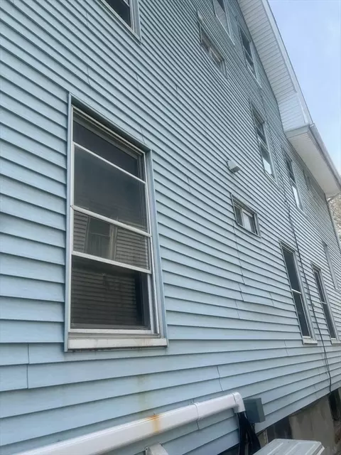 28-30 Tracy St, Springfield, MA 01104 photo 4