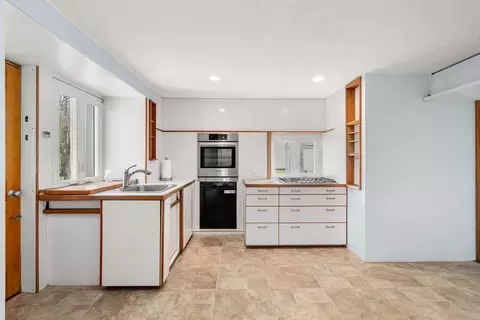 Kitchen - 5 Durant Ave, Maynard, MA 01754 photo 1 of 2