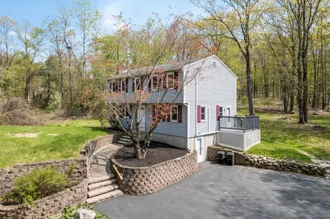 19 N End Rd, Townsend, MA 01469