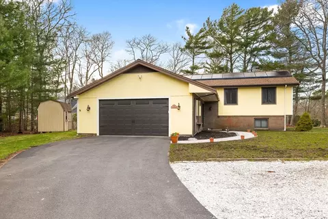 11 Michael Rd, Pocasset, MA 02559