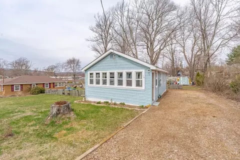 15 Sichols Colony Rd, Wales, MA 01081