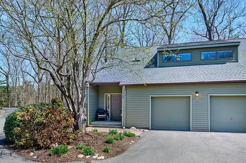 310 Fairway Vlg #310, Leeds, MA 01053