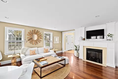 50 Pleasant St, Hingham, MA 02043 photo 11