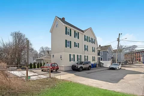 15 Thompson St, Warren, RI 02885 photo 4