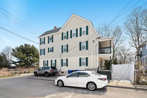 15 Thompson St, Warren, RI 02885 photo 3