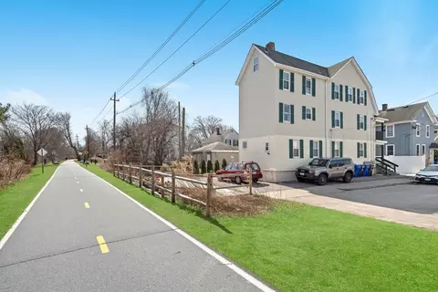 15 Thompson St, Warren, RI 02885 photo 2