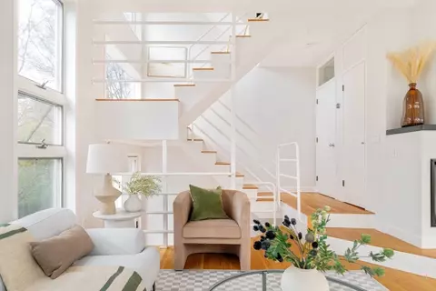 9 Surrey St #9, Cambridge, MA 02138