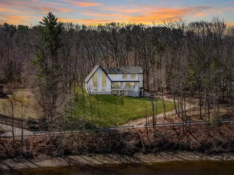 137 River Rd, West Newbury, MA 01985