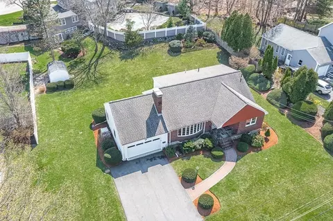 7 Hutchinson Rd, Winchester, MA 01890