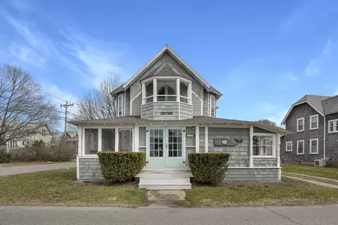 35 Tuckernuck Ave, Oak Bluffs, MA 02557