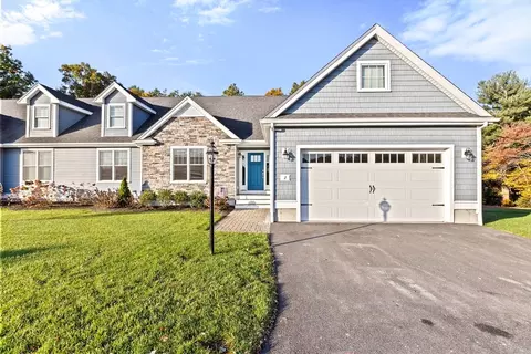 2 Country Club Ln #2, Lakeville, MA 02347