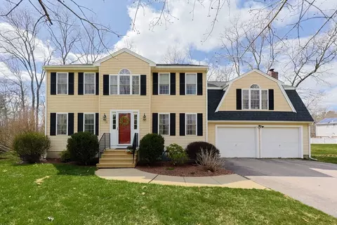 33 Hilltop Rd, Franklin, MA 02038