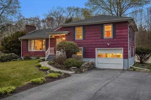 81 Huguenot Rd, Oxford, MA 01540