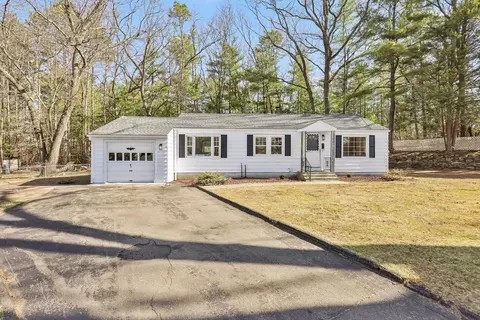 6 Victoria Ln, South Hadley, MA 01075
