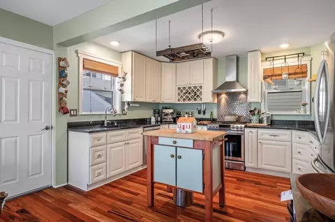 Kitchen - 17 Maple Ave, Nahant, MA 01908 photo 4 of 5