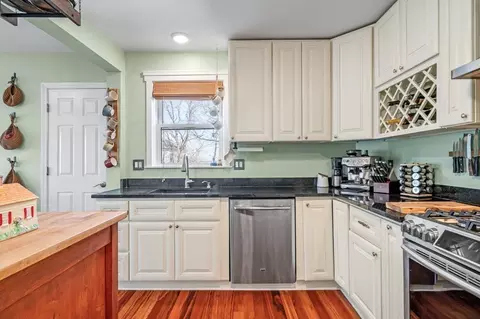 Kitchen - 17 Maple Ave, Nahant, MA 01908 photo 3 of 5