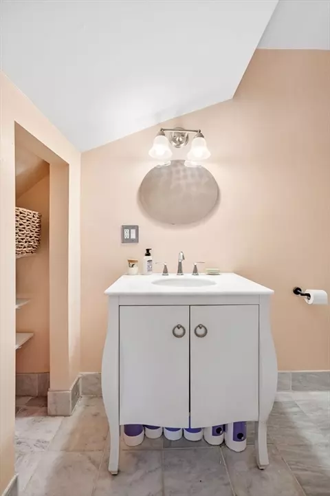 Bath - 17 Maple Ave, Nahant, MA 01908 photo 3 of 5