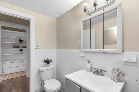 Bath - 102 Florida St, Springfield, MA 01109 photo 2 of 3
